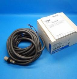 E2F-X2E2 5M　M12・直流3線式近接センサ　オムロン　ランクS中古品