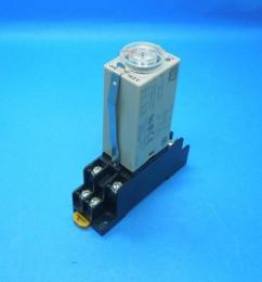 H3Y-2 100-120VAC 1S　ソケット付きソリッドステート・タイマ　オムロン　未使用品