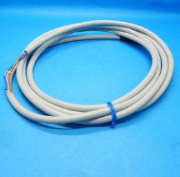 XS2F-D421-DA0-R　ケーブル付き丸形コネクタ　オムロン　未使用品