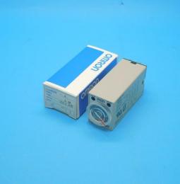 H3Y-4 100VAC 5M　ソリッドステート・タイマ　オムロン　未使用品