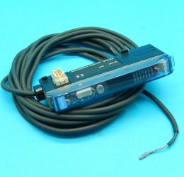 FS-V12　デジタルファイバアンプ　キーエンス　ランクS中古品