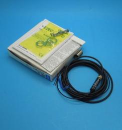 E2EC-X4D1 2M　M12・直流2線式アンプ中継近接センサ　オムロン　ランクS中古品