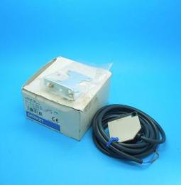 E3JK-5L 2m　光電センサ　オムロン　ランクS中古品