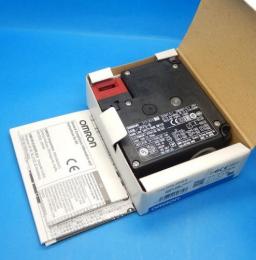 D4NL-2FFG-B　小形電磁ロック・セーフティドアスイッチ　オムロン　未使用品