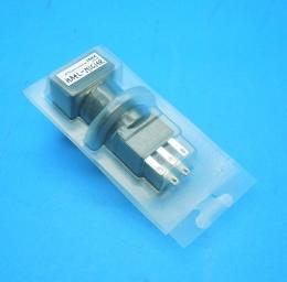 HA4L-M1C14R　赤・16Φ照光角型押ボタンスイッチ　IDEC　未使用品