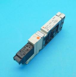 VQ1141-5LO-C6　フリップ プラグリードユニット　SMC　ランクS中古品