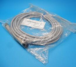 XS2W-D421-G81-F　丸型防水コネクタケーブル　オムロン　未使用品