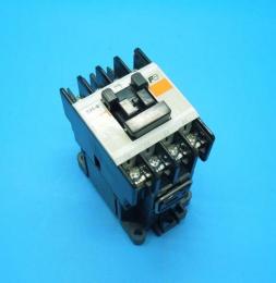 SH-4 CoilAC100V 4a　補助継電器　富士電機　ランクS中古品