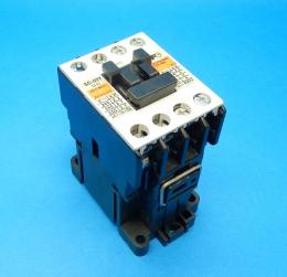 SC-03Y/T CoilAC200V 1a　電磁接触器　富士電機　ランクS中古品