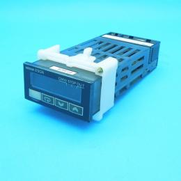 E5GN-Q1TC-305　電子温度調節器　オムロン　ランクB中古品