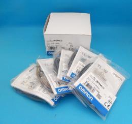 TL-W3MC2 2m (5個入り)　フラットタイプ近接センサ　オムロン　未使用品